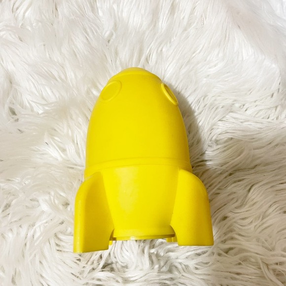 Kid's Yellow Rocketship Nightlight Alien - Picture 4 of 4
